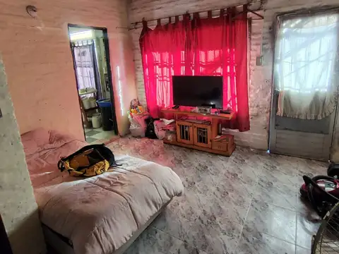 Casa 3 Ambientes + Local 25m2 en Venta - Castelar Sur