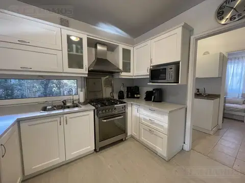 Casa 7 ambientes con 2 baños