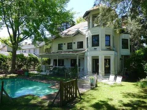 Casa 9 ambientes con 6 baños