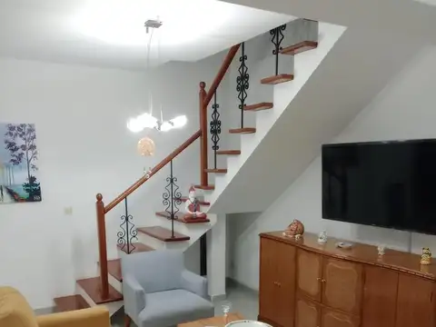 Casa 7 ambientes con 6 baños