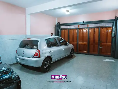 Casa en Venta con 3 cocheras