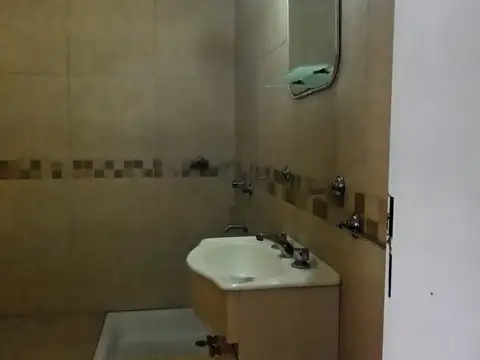 Casa 2 ambientes con 1 baño
