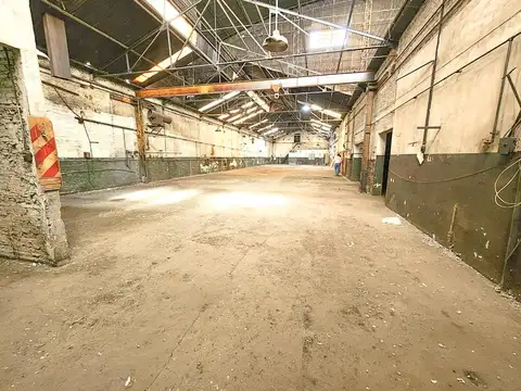 Galpón. Ovidio Lagos al 5700. 3 por 1000mts