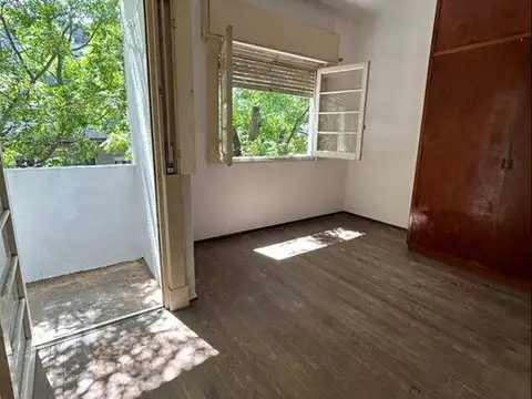 Apartamento , al frente con balcón, 2 dormitorios
