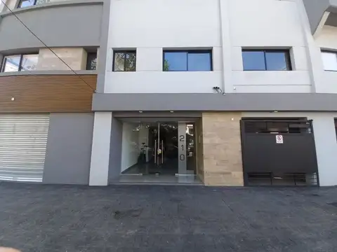 VENTA COCHERA TECHADA EN BANFIELD