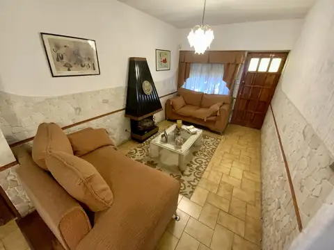 Casa 5 ambientes con 2 baños