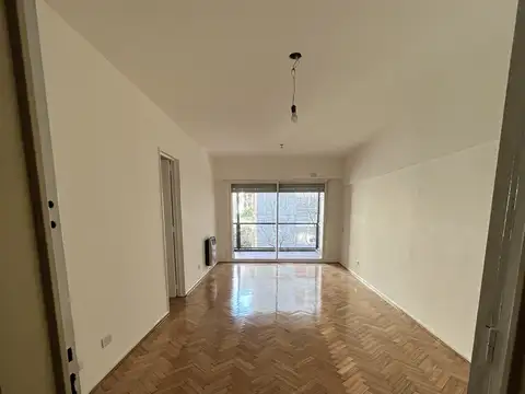 F.J.S.M. de Oro 2400, Piso 3