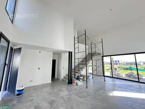 Casa 6 ambientes con 4 baños