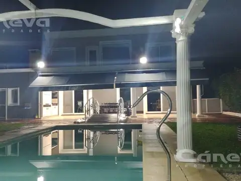 Casa 5 ambientes con 3 baños