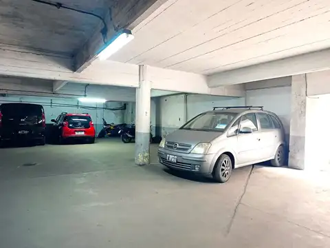 COCHERA EN VENTA EN LINIERS - PLANTA BAJA