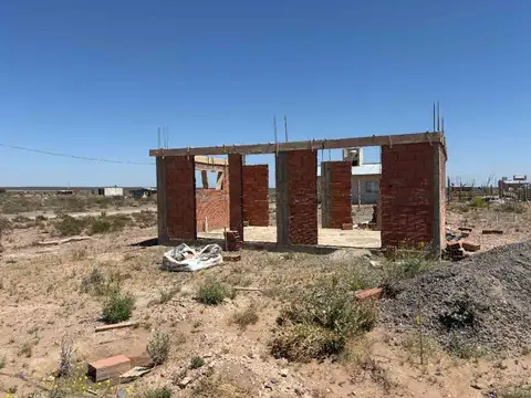 VENTA LOTE CON MEJORAS CENTENARIO