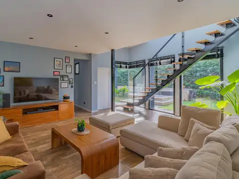 Casa 5 ambientes con parque La Aurelia