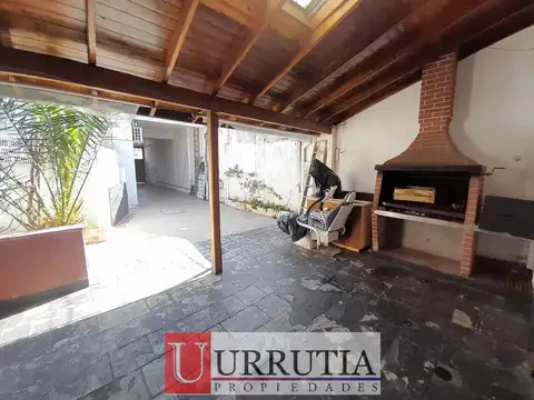 Casa multifamiliar en 2 plantas. APTO PROFESIONAL. OPORTUNIDAD 