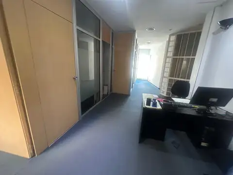 Oficina 7 ambientes con 2 baños