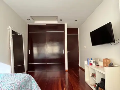 Casa en Venta con 8 cocheras