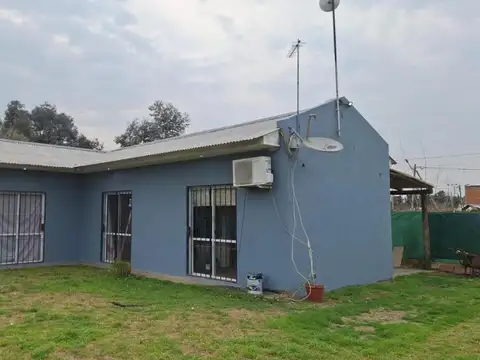 Casa en venta - 2 Dormitorios 1 Baño - La Lonja