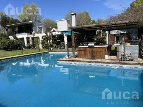 ALQ ANUAL Y VENTA  | Importante Casa con gran Pileta y hermoso Parque en Barrio Parque Alta Vista, Araucanos