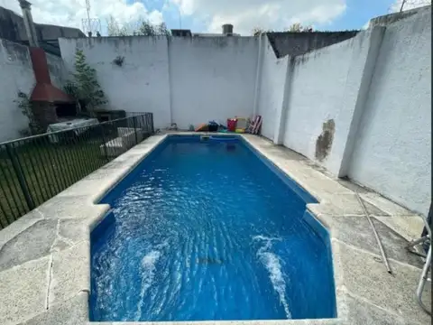 Casa con pileta en Munro