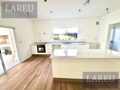 Casa 4 ambientes con 2 baños