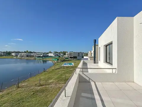 Casa a la Venta al agua en Barrio Santa Ana - Villanueva