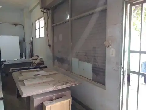 venta   local   213 m2  caseros