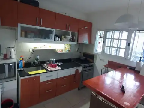 Duplex 4 amb. con cochera y patio