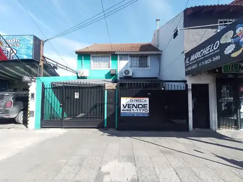 Duplex 4 amb. con cochera y patio