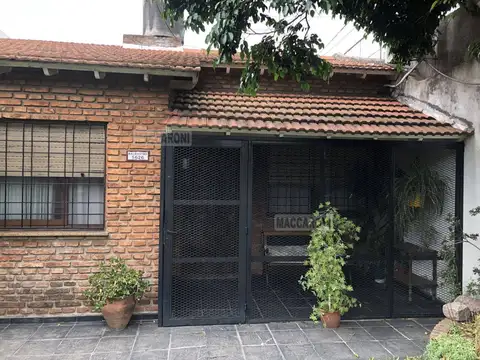 Casa en Venta en Isidro Casanova, USD 130.000