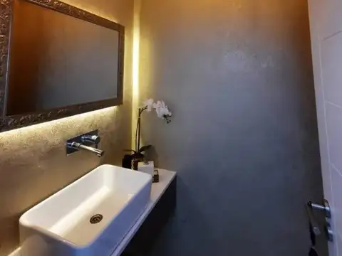 Casa en Alquiler Temporal con 3 cocheras