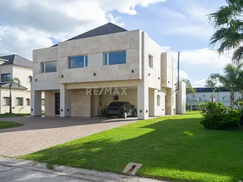 CASA EN VENTA 7 AMBIENTES SAINT THOMAS ESTE OESTE