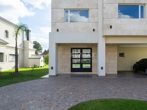 Casa 7 ambientes con 3 baños