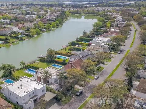 Casa en Venta en Santa Barbara, USD 1.700.000