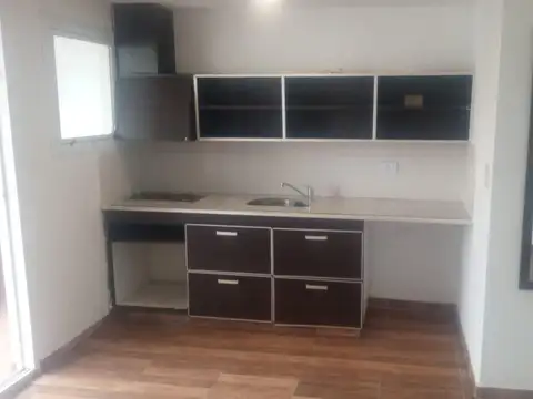 Tacuarí al 100, entre Hipólito Yrigoyen y Alsina