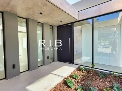 Casa 4 ambientes con 4 baños