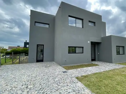 CASA EN CEIBOS PUERTOS DEL LAGO