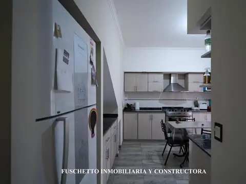 Casa 5 ambientes con 2 baños