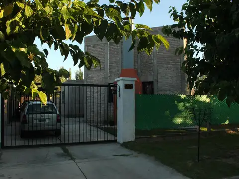 Casa 5 ambientes con 1 baño