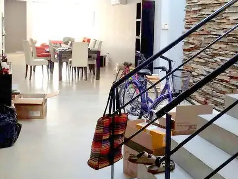 Casa 5 ambientes con 4 baños