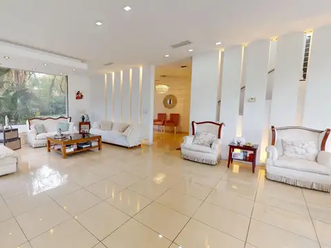 Casa 5 ambientes con 3 baños