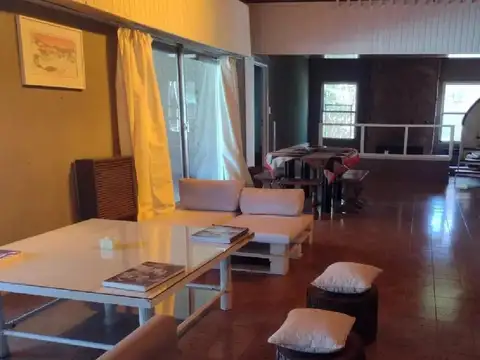 Casa en Alquiler con 1 cochera