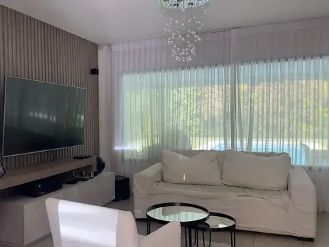 De las Artes  al 600