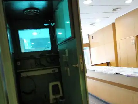 Oficina 18 ambientes con 4 baños