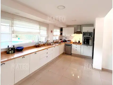 Casa 4 ambientes con 3 baños