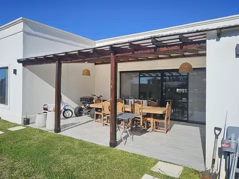 Casa en  San Ramiro, Pilar del Este