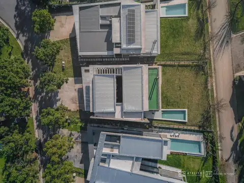 Casa 12 ambientes con 4 baños