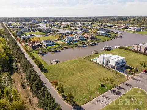 Terreno en Venta en Albanueva, USD 895.000