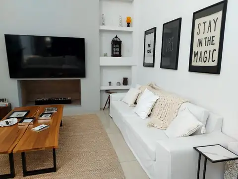 Casa en Alquiler con 2 cocheras