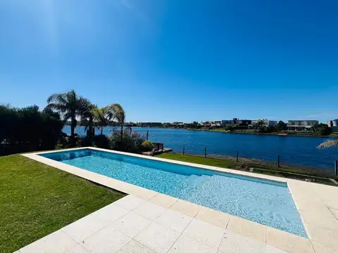Casa en San Gabriel con muelle y vista a la laguna grande