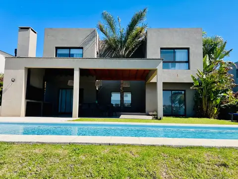 Boulevard De Todos Los Santos 4500