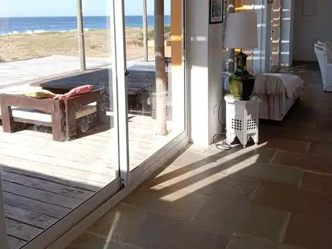 Casa 6 ambientes con 4 baños